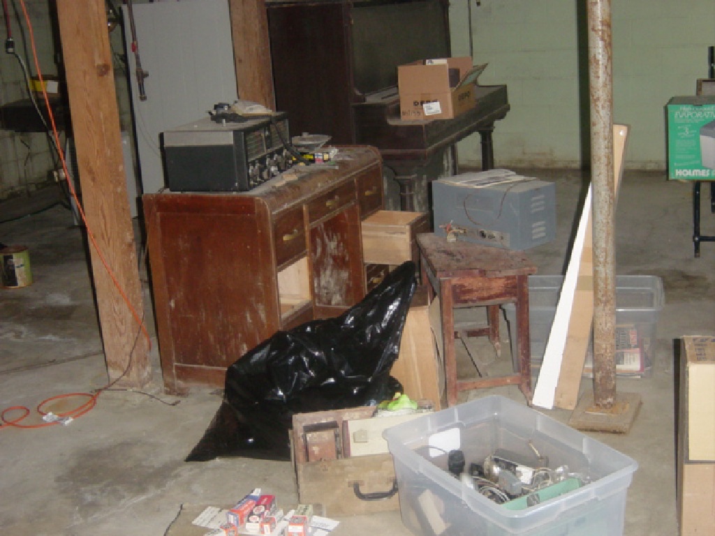 2004-09-25-Scott-Farm-Sale-03.JPG